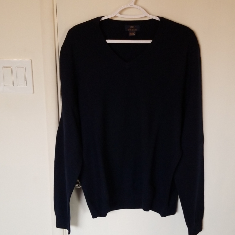 Men's 346 v-neck sweater